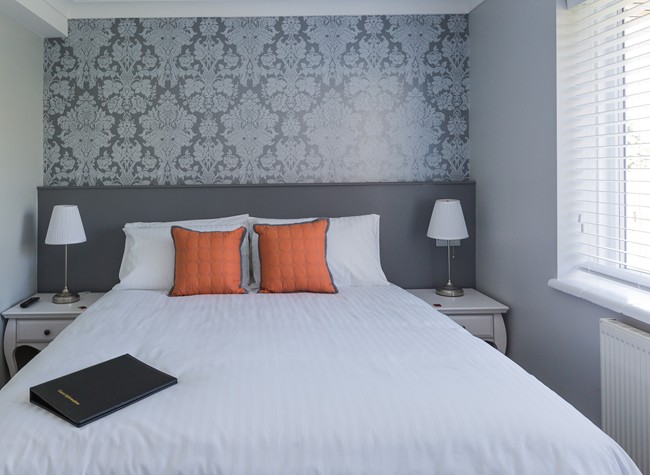King size en-suite bedrooms