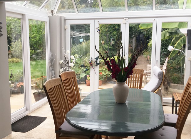 breakfast room