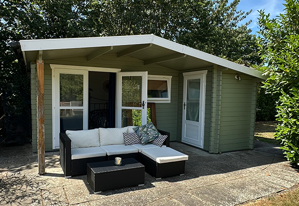 bed and breakfast garden cabin in Lymington