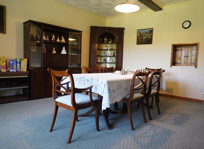 breakfast room